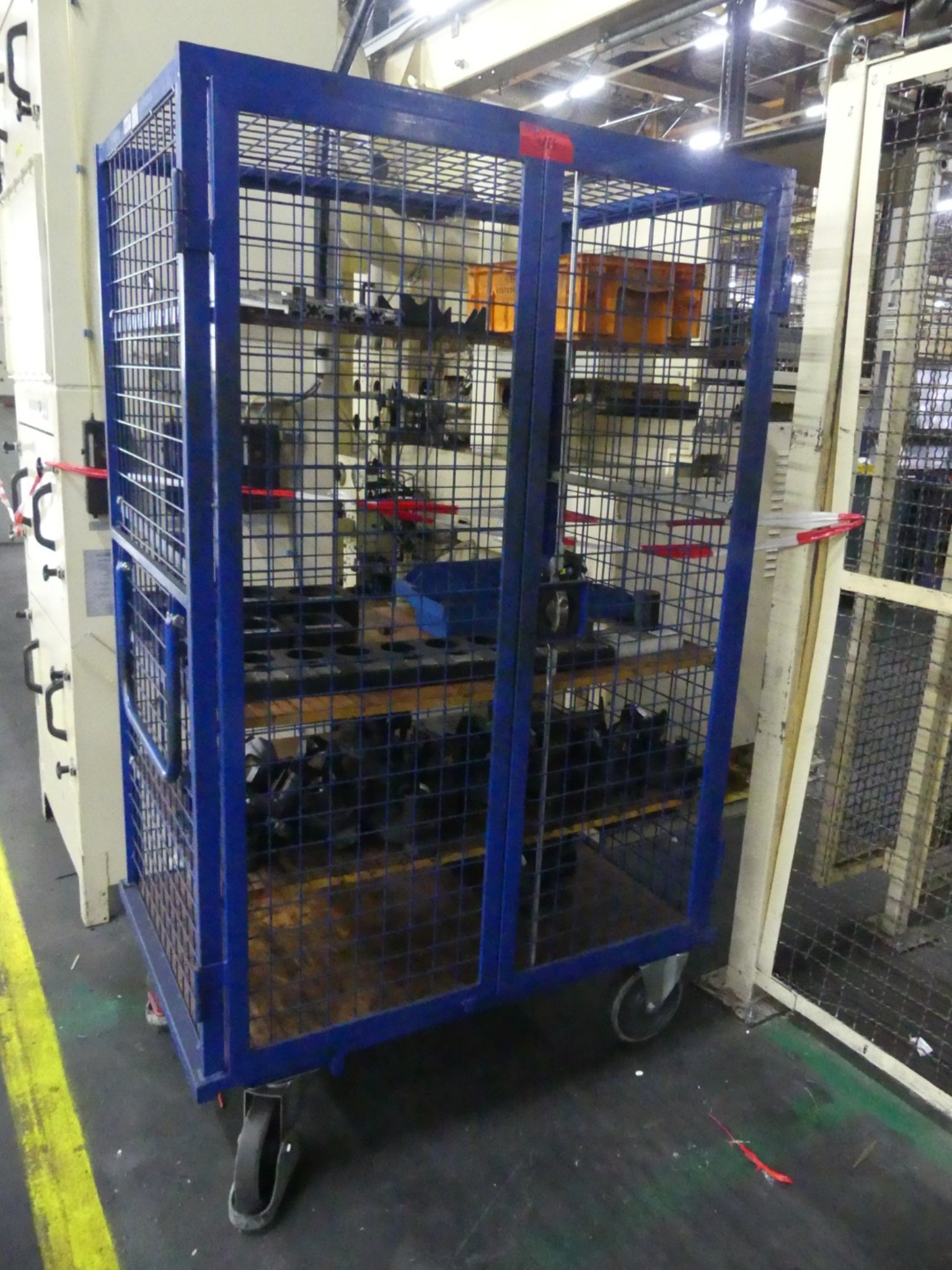 Bearbeitungszentren, metallbearbeitende Maschinen und Produktionslinien aus der Automobilindustrie-2