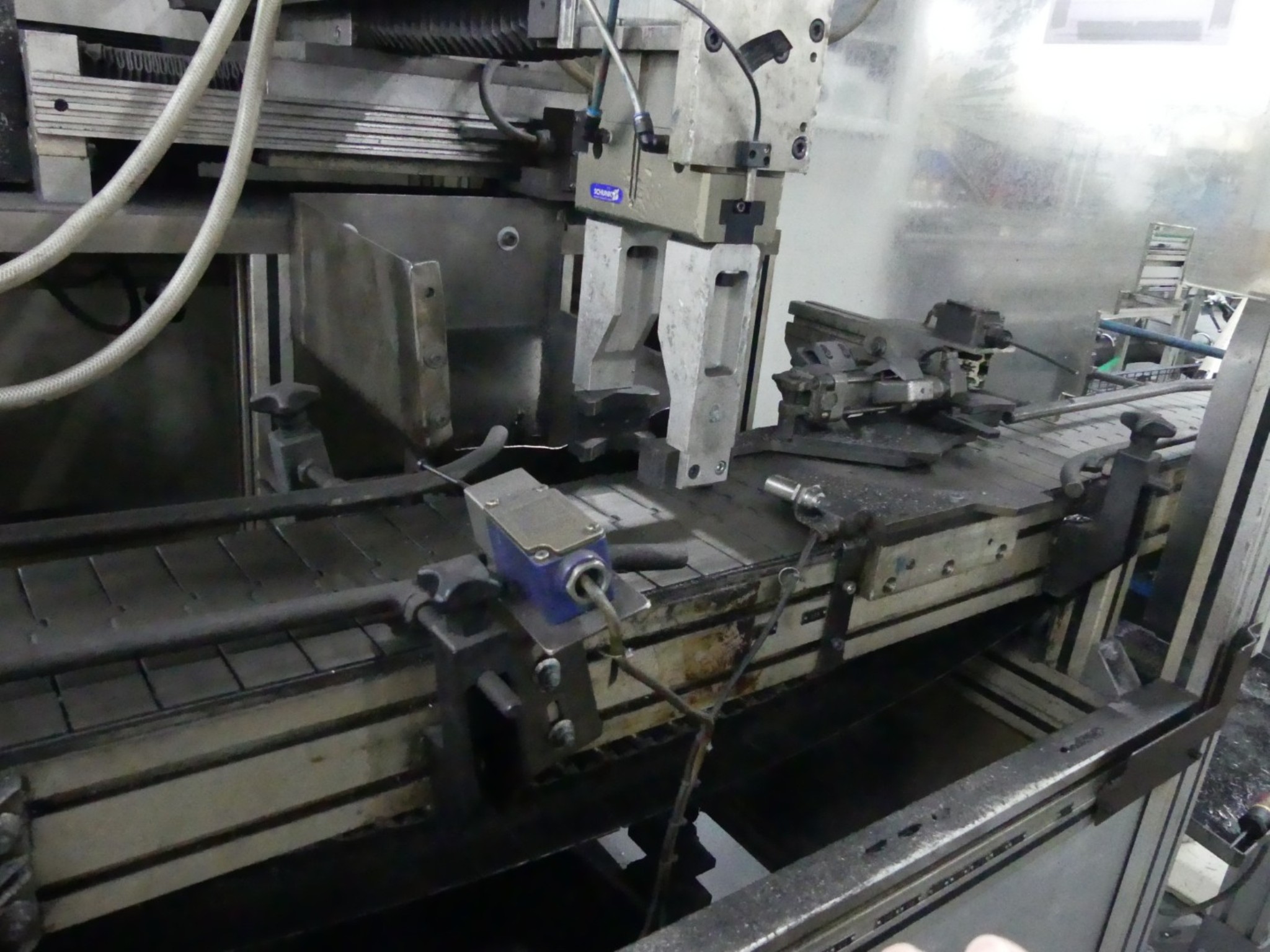 Bearbeitungszentren, metallbearbeitende Maschinen und Produktionslinien aus der Automobilindustrie-3