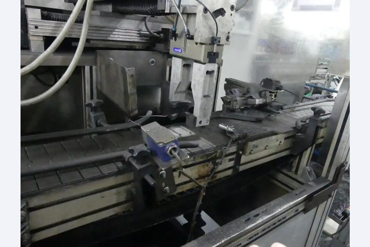 Bearbeitungszentren, metallbearbeitende Maschinen und Produktionslinien aus der Automobilindustrie-3