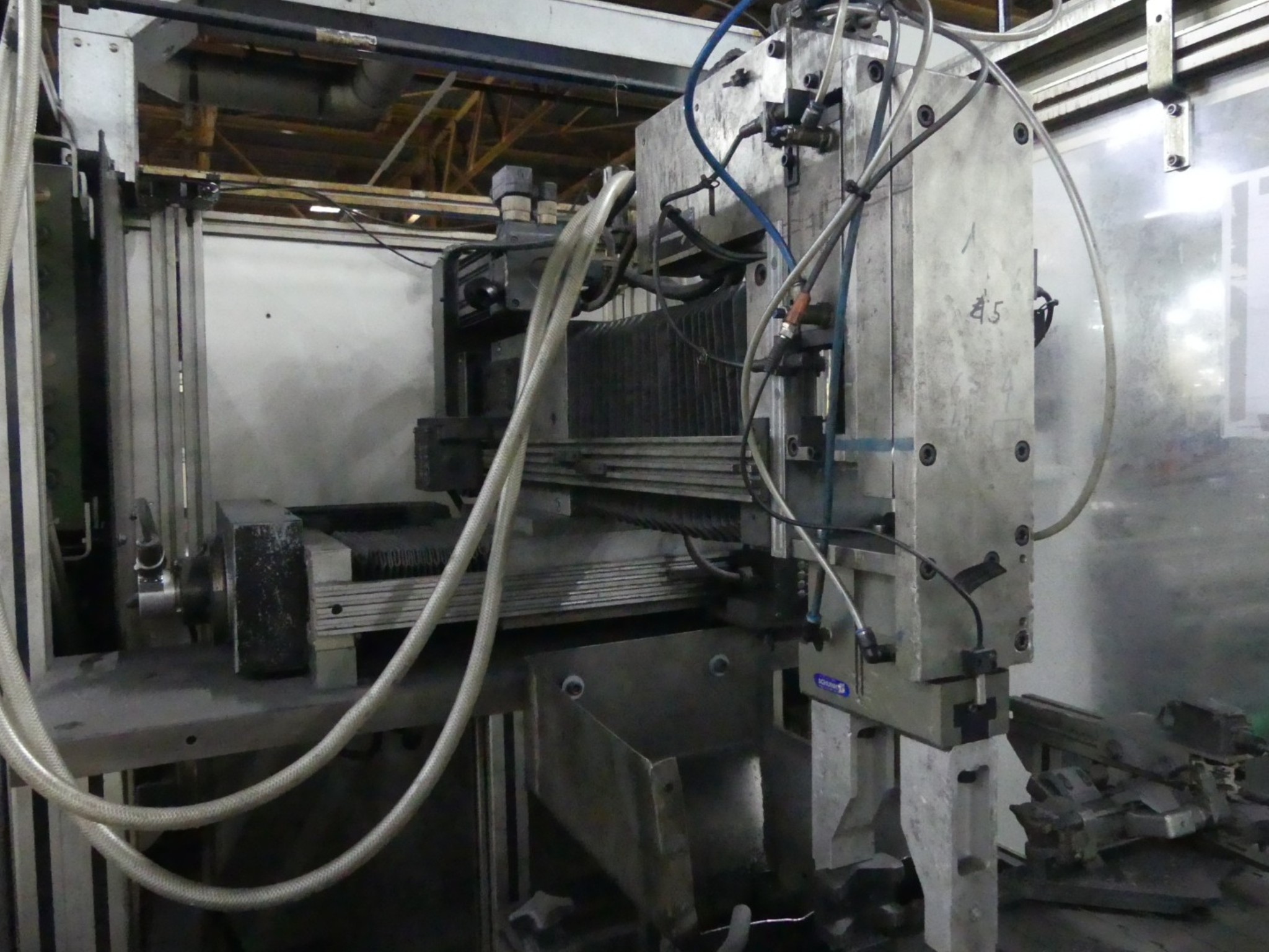 Bearbeitungszentren, metallbearbeitende Maschinen und Produktionslinien aus der Automobilindustrie-4