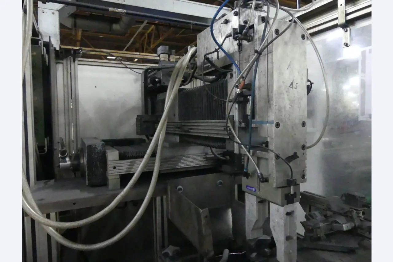 Bearbeitungszentren, metallbearbeitende Maschinen und Produktionslinien aus der Automobilindustrie-4