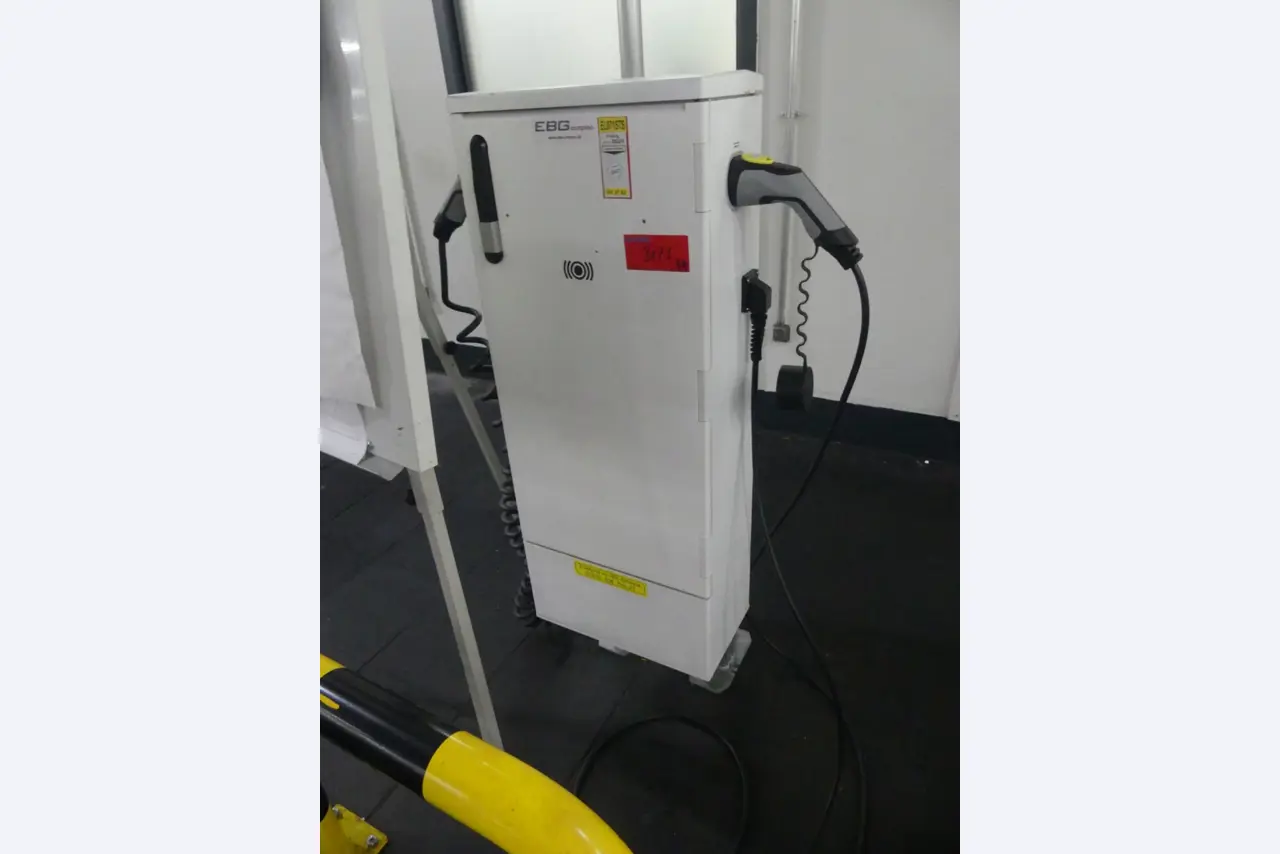 Bearbeitungszentren, metallbearbeitende Maschinen und Produktionslinen aus der Automobilindustrie-1