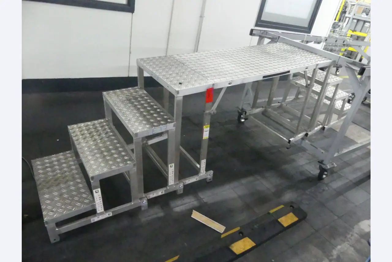 Bearbeitungszentren, metallbearbeitende Maschinen und Produktionslinen aus der Automobilindustrie-1