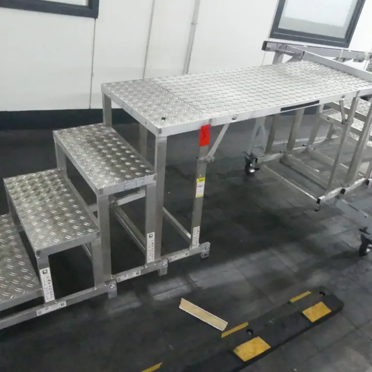 Landing stairs