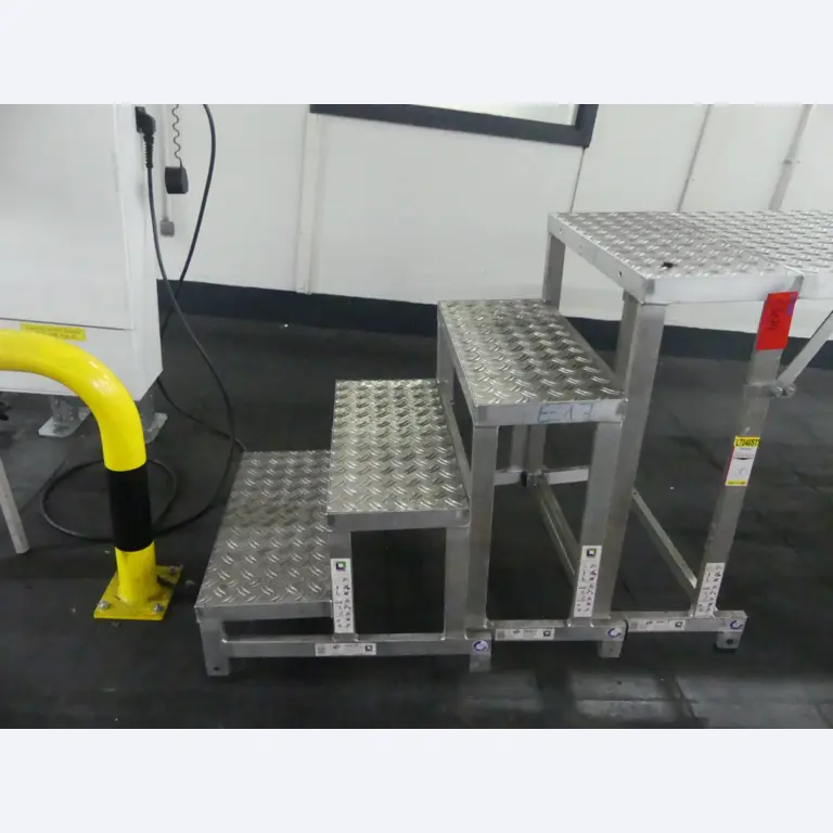 Bearbeitungszentren, metallbearbeitende Maschinen und Produktionslinen aus der Automobilindustrie-2