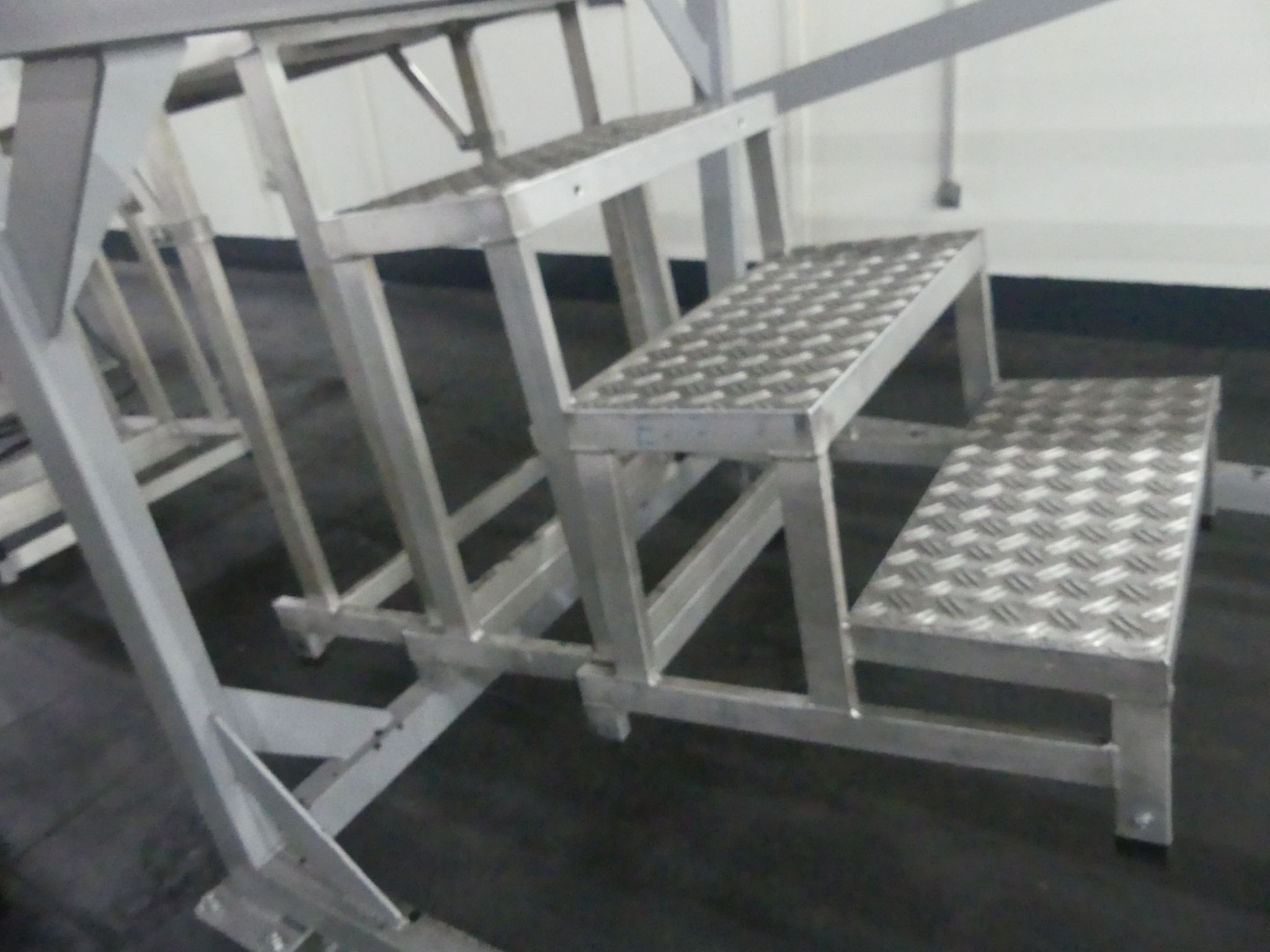 Bearbeitungszentren, metallbearbeitende Maschinen und Produktionslinen aus der Automobilindustrie-3