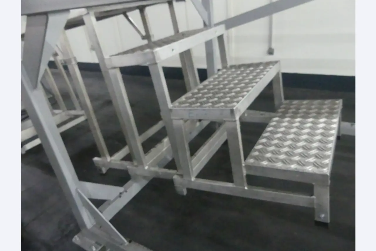 Bearbeitungszentren, metallbearbeitende Maschinen und Produktionslinen aus der Automobilindustrie-3