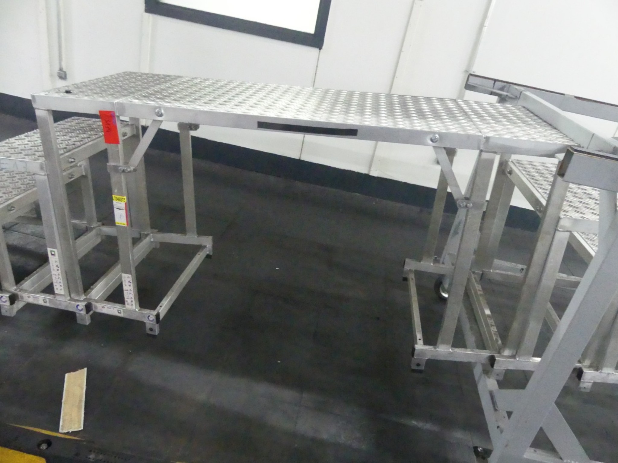 Bearbeitungszentren, metallbearbeitende Maschinen und Produktionslinen aus der Automobilindustrie-4