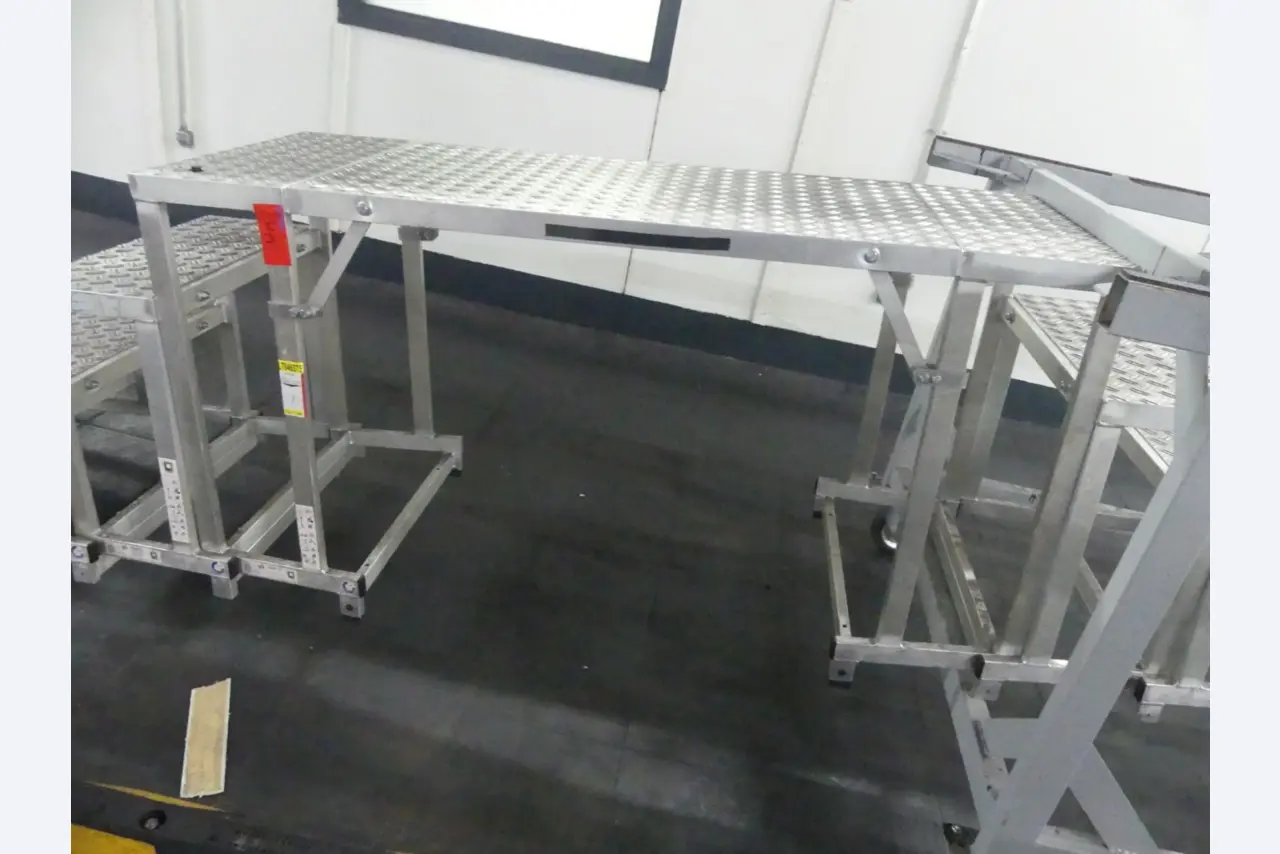 Bearbeitungszentren, metallbearbeitende Maschinen und Produktionslinen aus der Automobilindustrie-4