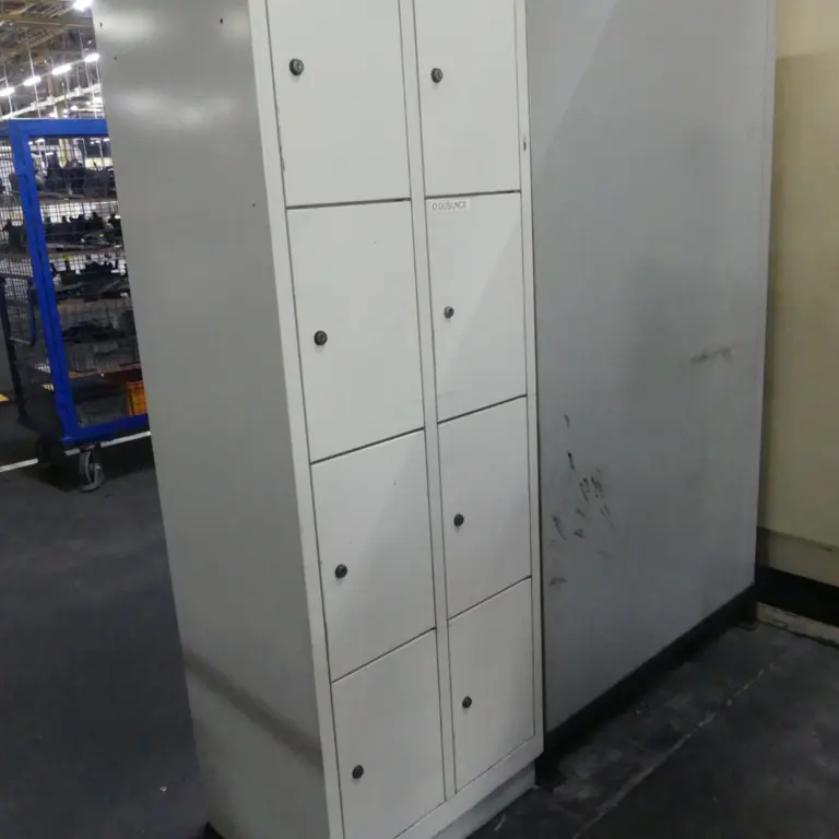 Armário de compartimentos