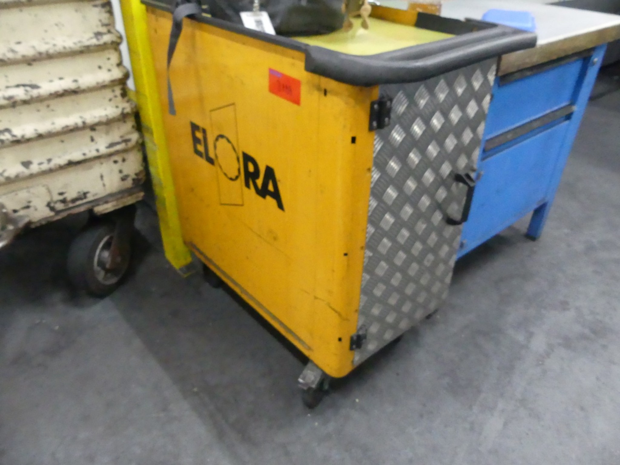 Centra obróbcze, maszyny do obróbki metalu i linie produkcyjne z branży motoryzacyjnej-1