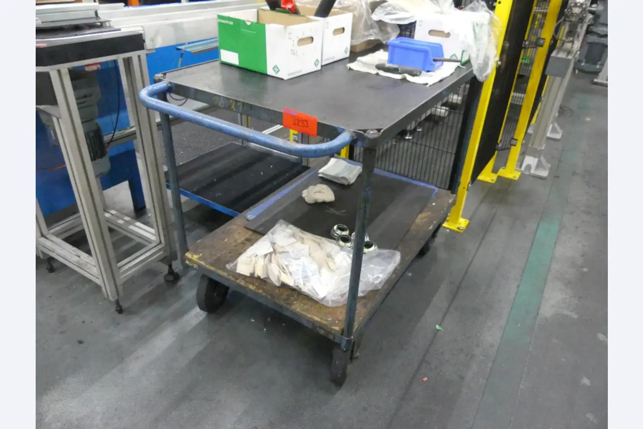 Bearbeitungszentren, metallbearbeitende Maschinen und Produktionslinen aus der Automobilindustrie-1
