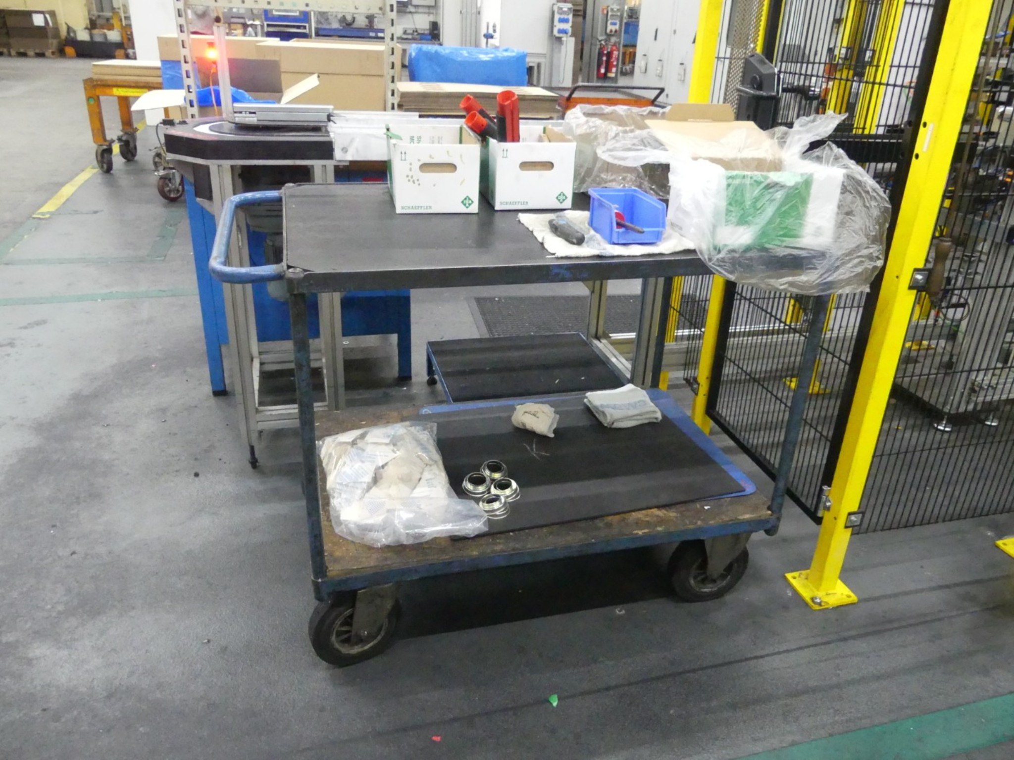 Bearbeitungszentren, metallbearbeitende Maschinen und Produktionslinen aus der Automobilindustrie-2