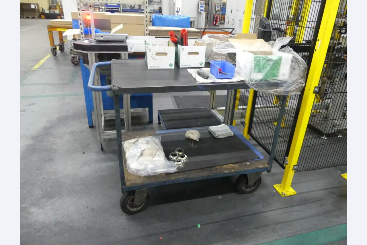 Bearbeitungszentren, metallbearbeitende Maschinen und Produktionslinen aus der Automobilindustrie-2