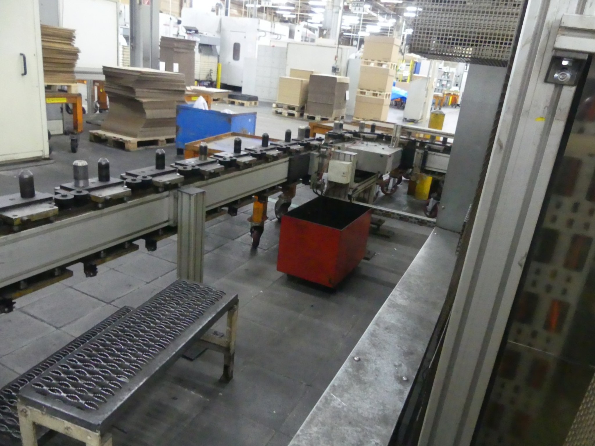 Centra obróbcze, maszyny do obróbki metalu i linie produkcyjne z branży motoryzacyjnej-9