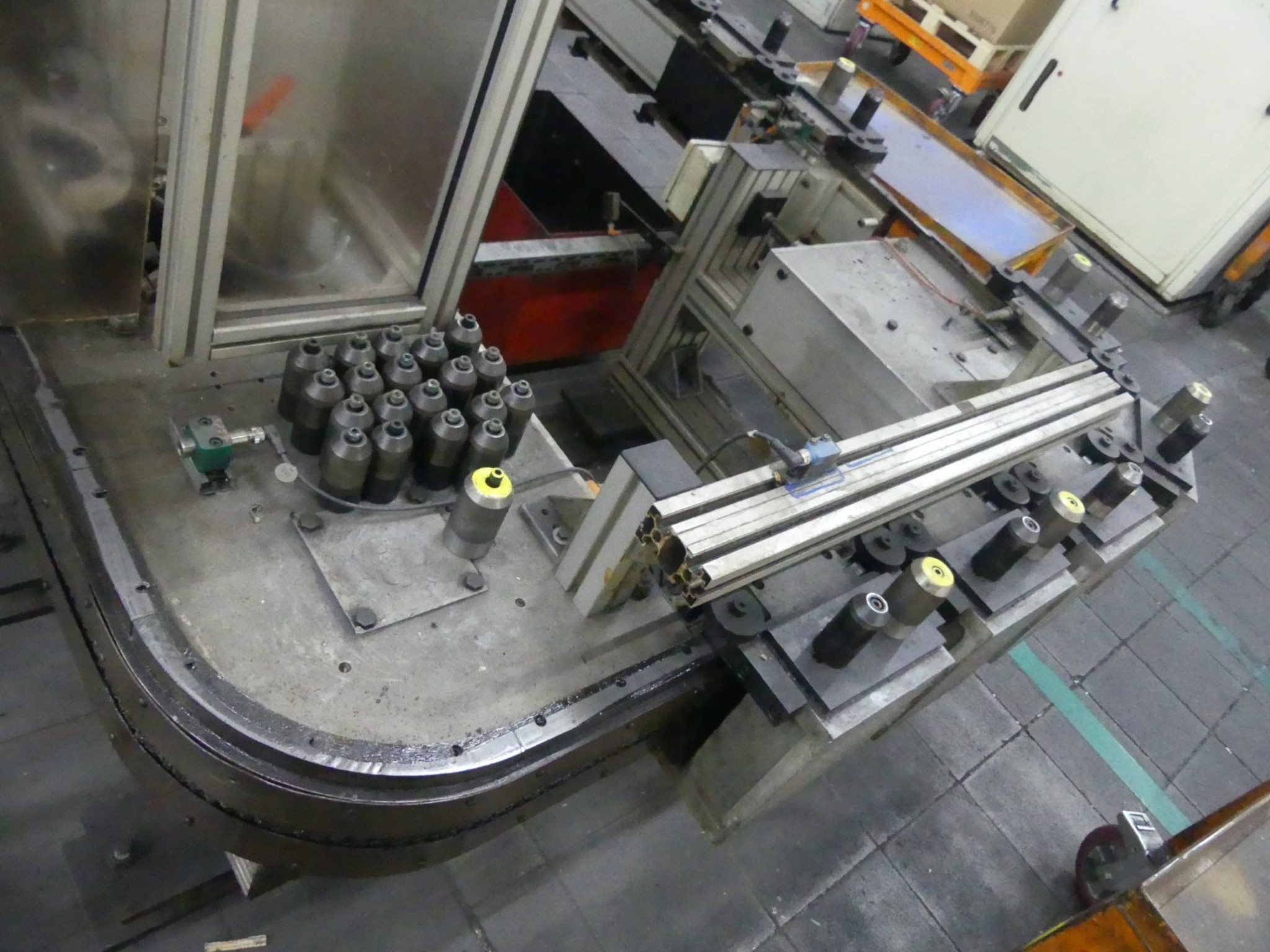 Centra obróbcze, maszyny do obróbki metalu i linie produkcyjne z branży motoryzacyjnej-2