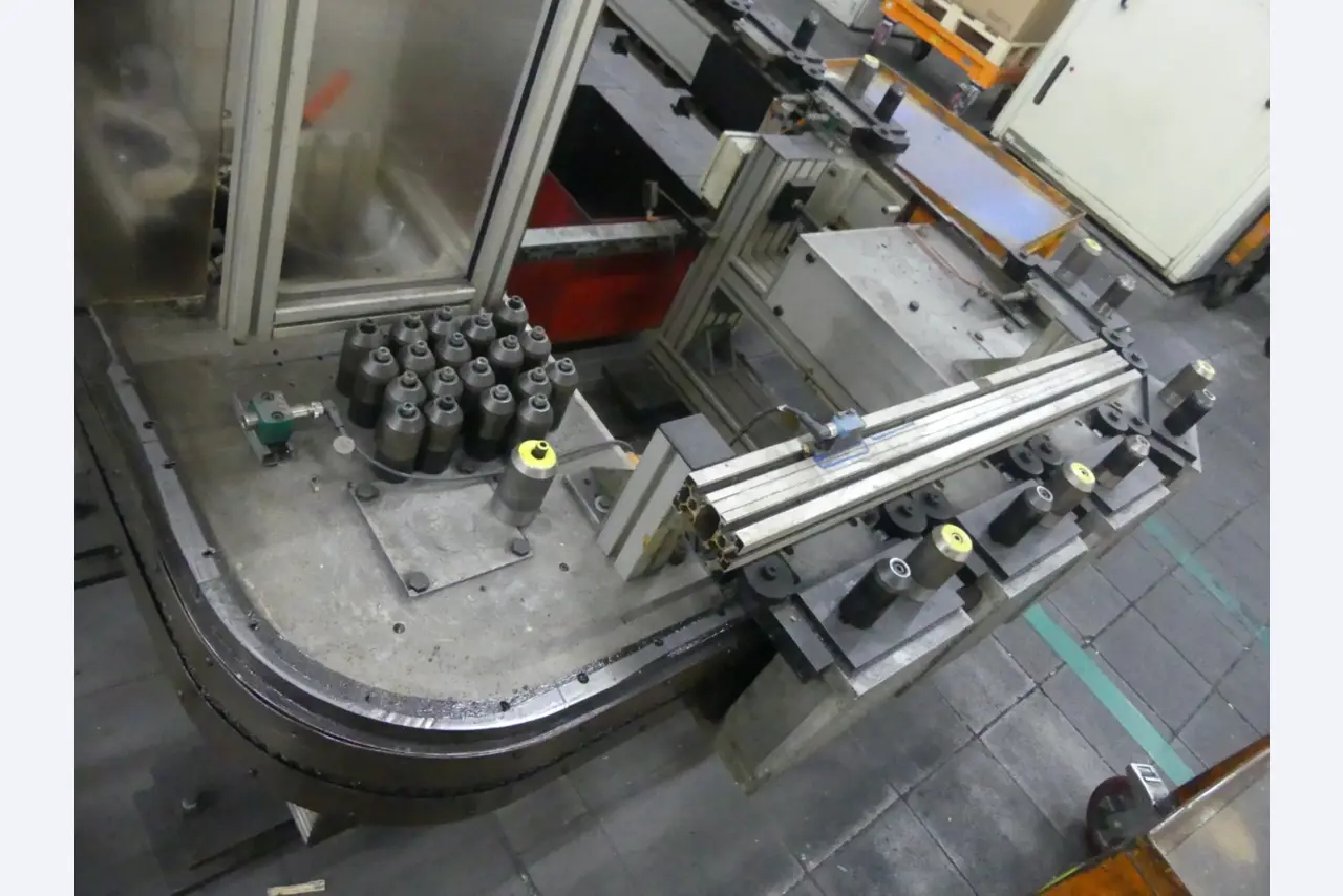 Centra obróbcze, maszyny do obróbki metalu i linie produkcyjne z branży motoryzacyjnej-2