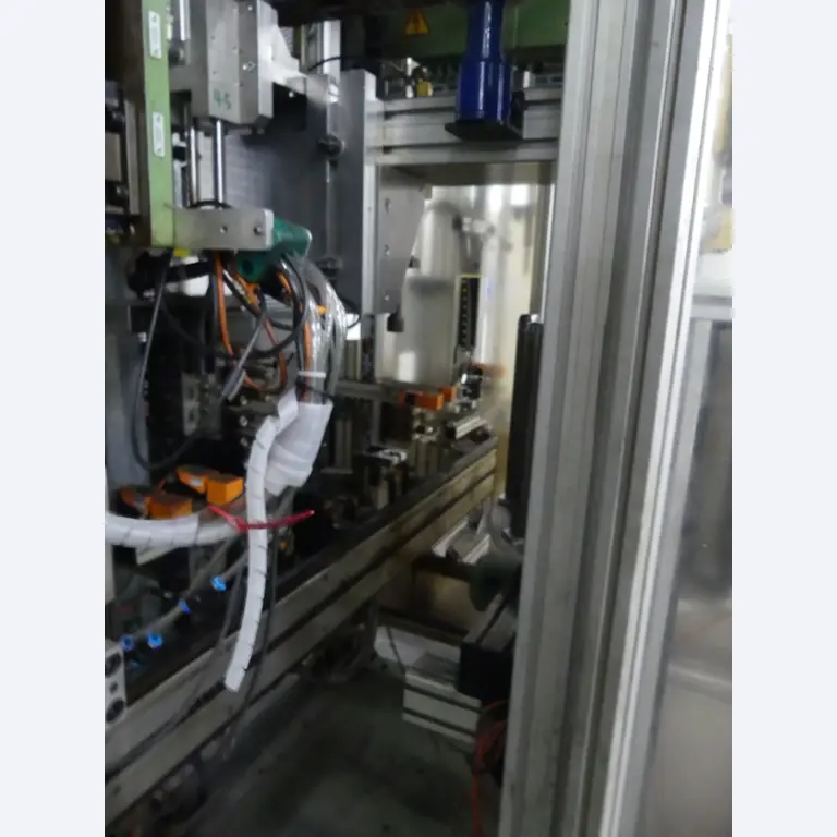 Centra obróbcze, maszyny do obróbki metalu i linie produkcyjne z branży motoryzacyjnej-4