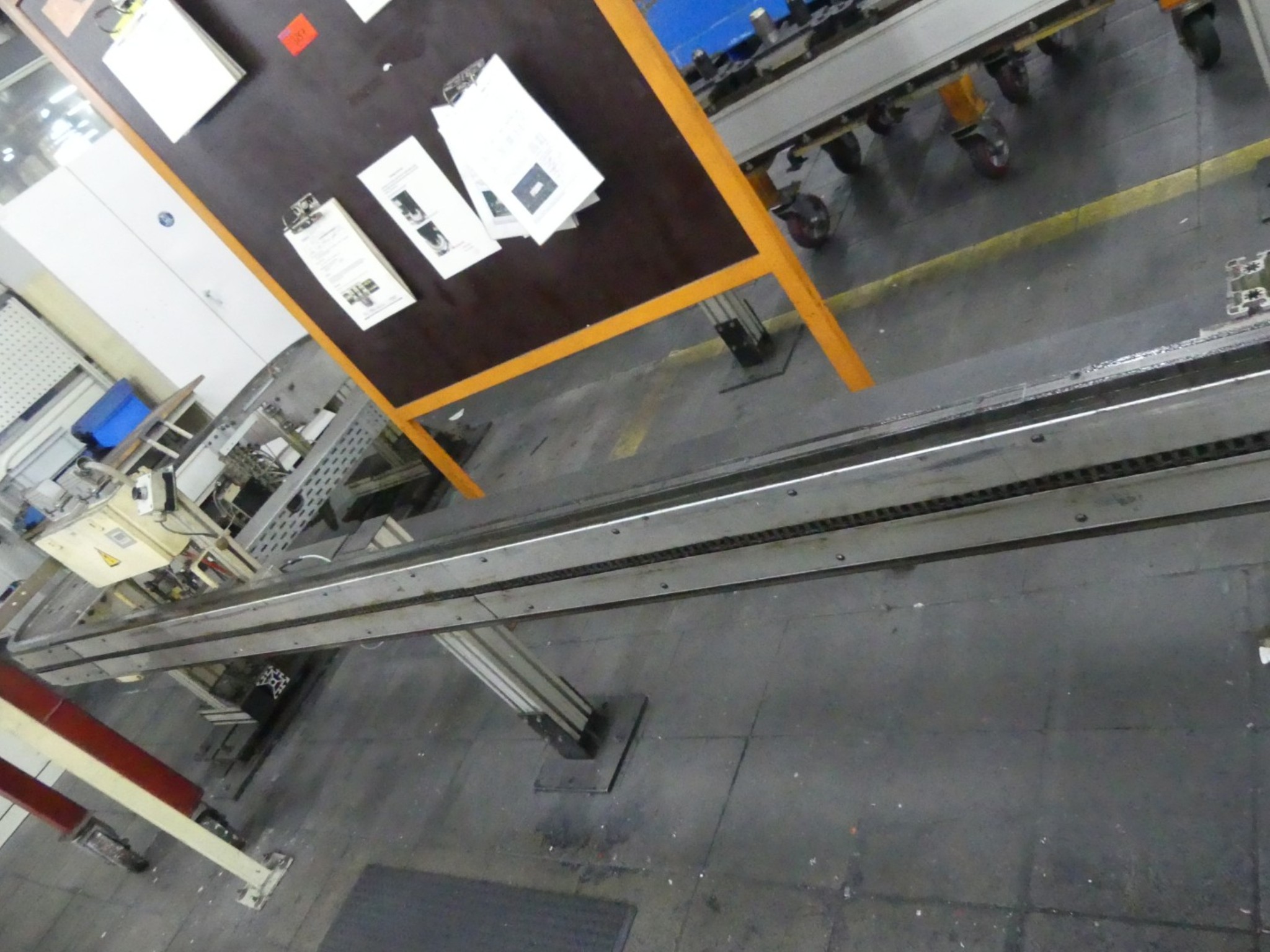 Centra obróbcze, maszyny do obróbki metalu i linie produkcyjne z branży motoryzacyjnej-7
