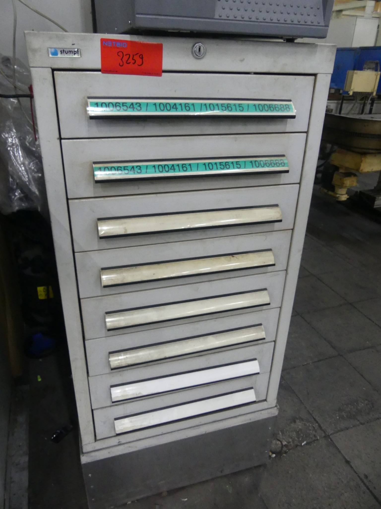 Bearbeitungszentren, metallbearbeitende Maschinen und Produktionslinen aus der Automobilindustrie-1