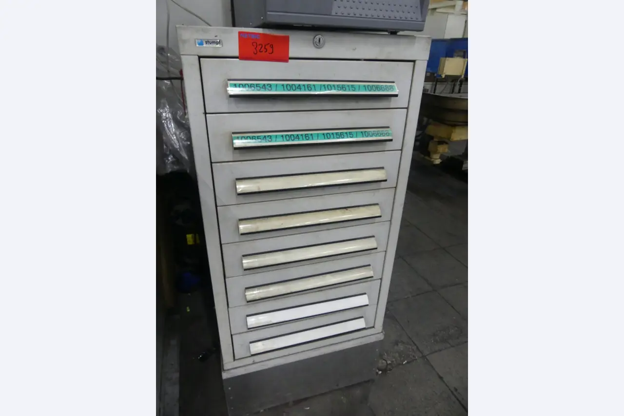 Bearbeitungszentren, metallbearbeitende Maschinen und Produktionslinen aus der Automobilindustrie-1