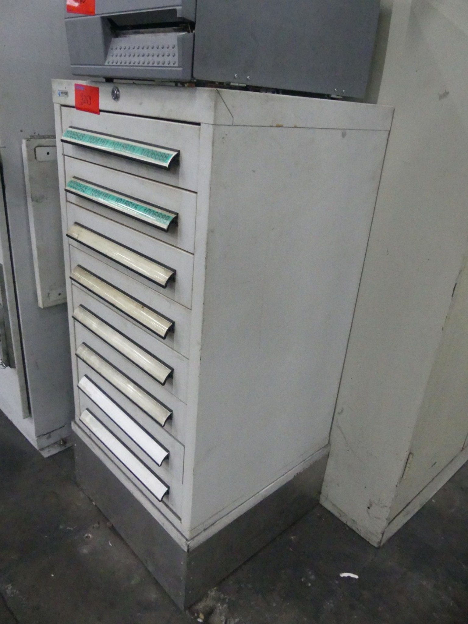 Bearbeitungszentren, metallbearbeitende Maschinen und Produktionslinen aus der Automobilindustrie-2