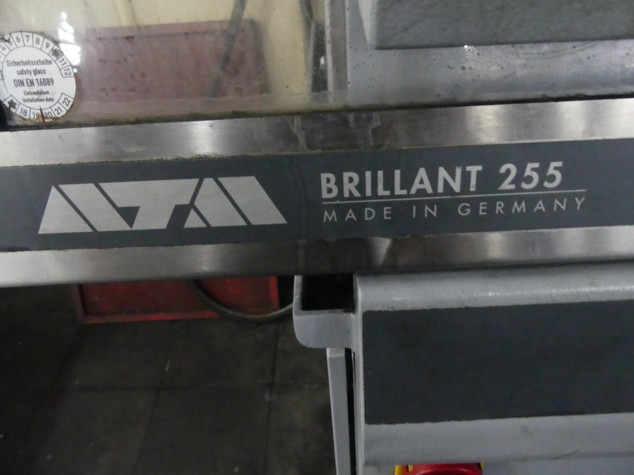 Centra obróbcze, maszyny do obróbki metalu i linie produkcyjne z branży motoryzacyjnej-2