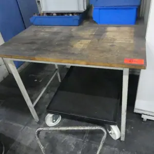 Bancada de trabalho com torno