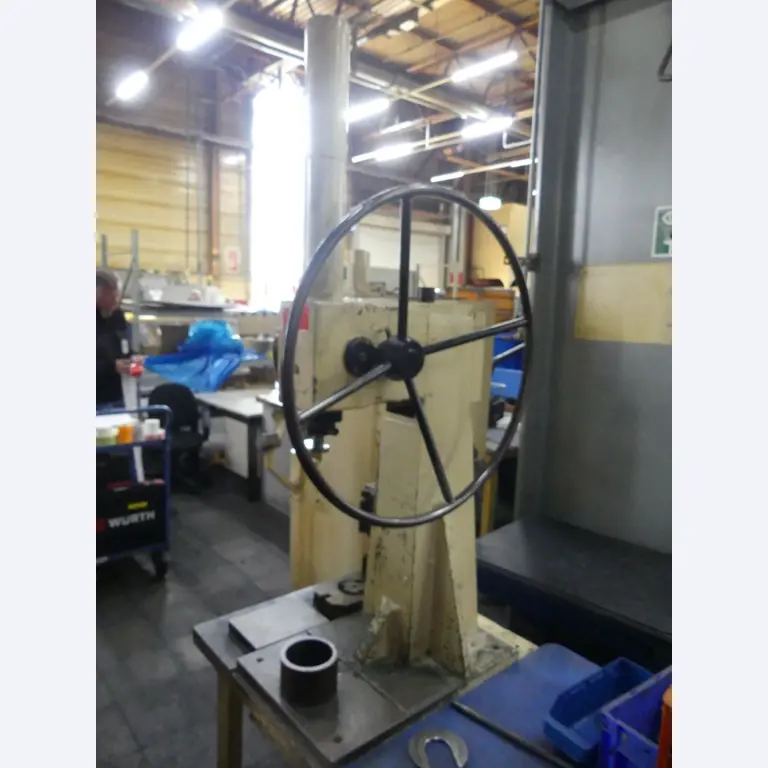 Centra obróbcze, maszyny do obróbki metalu i linie produkcyjne z branży motoryzacyjnej-1
