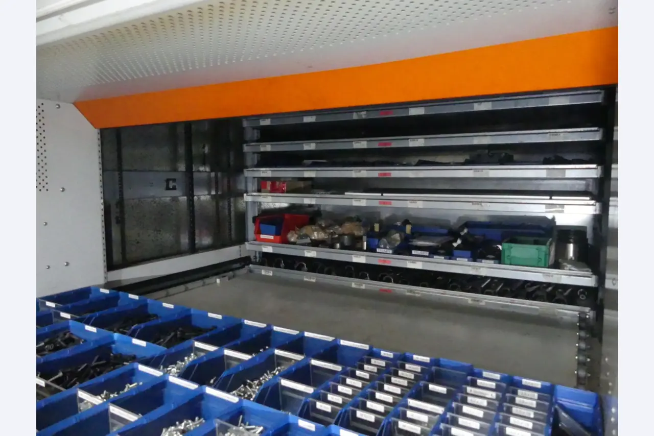 Centra obróbcze, maszyny do obróbki metalu i linie produkcyjne z branży motoryzacyjnej-3