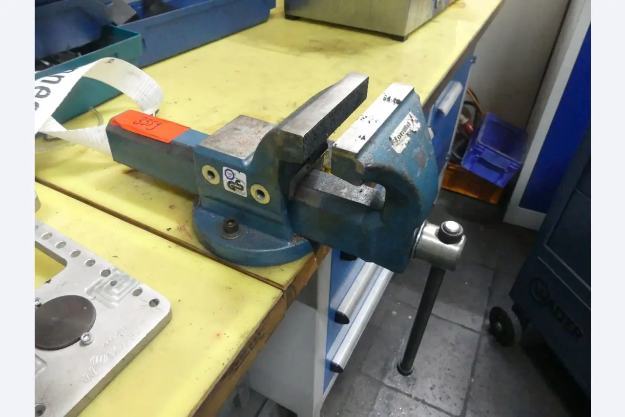 Centra obróbcze, maszyny do obróbki metalu i linie produkcyjne z branży motoryzacyjnej-1