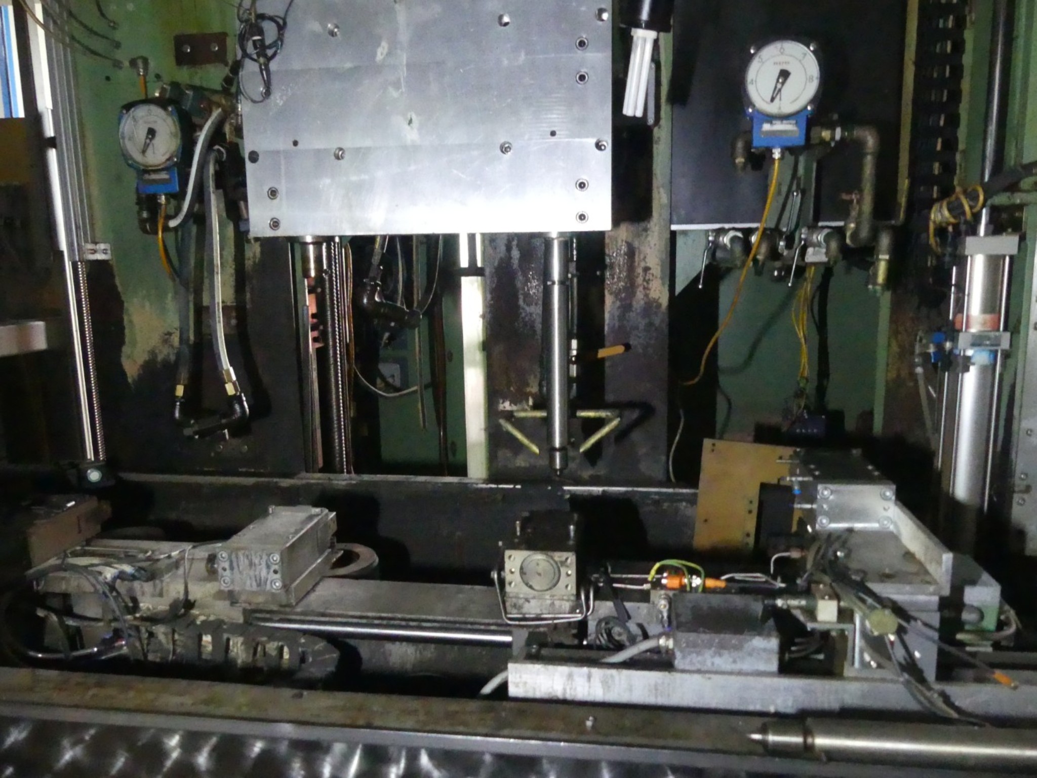 Centra obróbcze, maszyny do obróbki metalu i linie produkcyjne z branży motoryzacyjnej-3