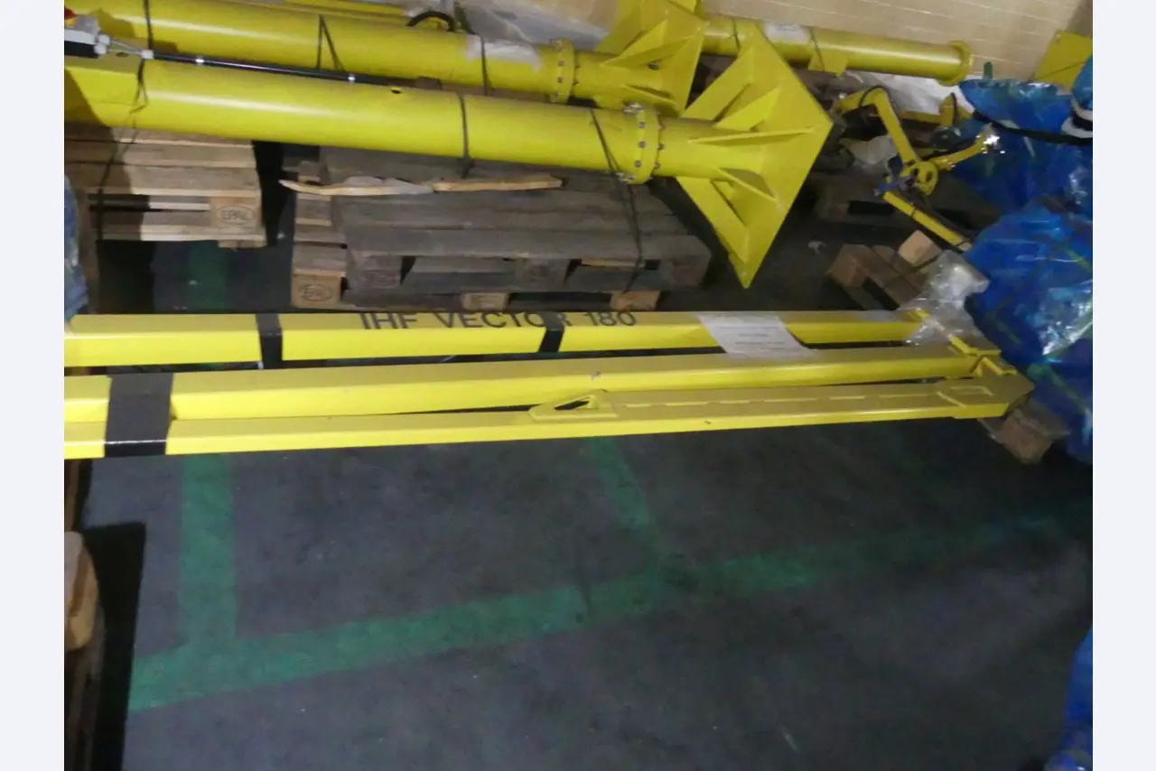 Centra obróbcze, maszyny do obróbki metalu i linie produkcyjne z branży motoryzacyjnej-4