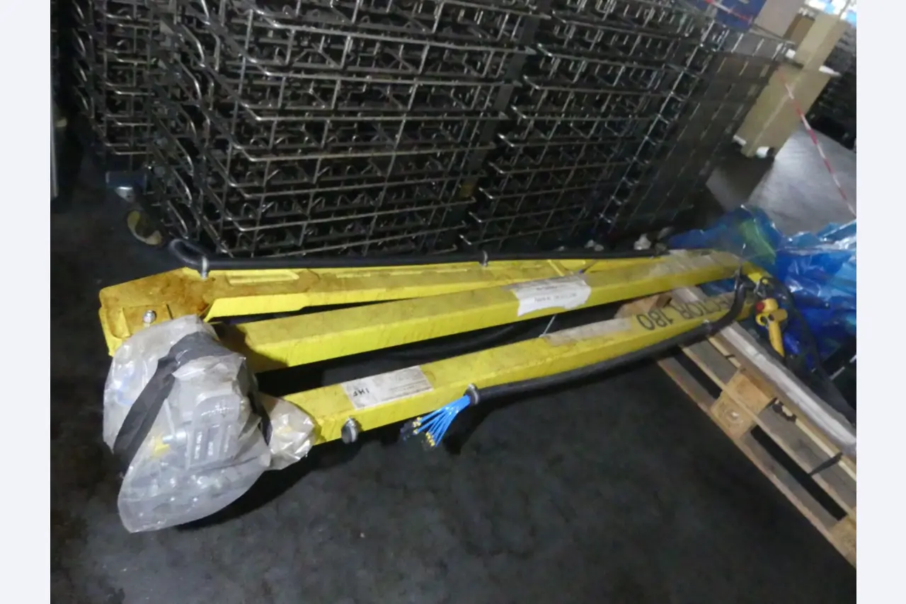 Centra obróbcze, maszyny do obróbki metalu i linie produkcyjne z branży motoryzacyjnej-8