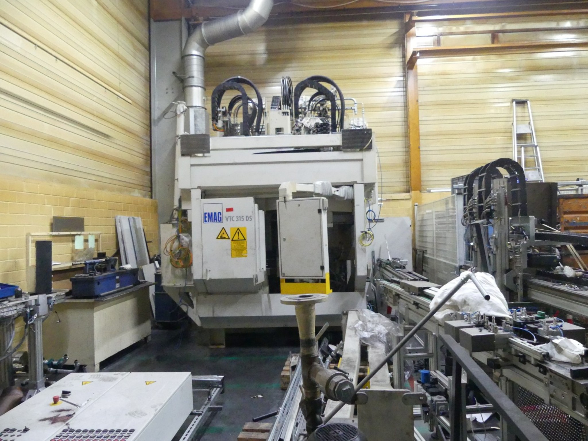 Bearbeitungszentren, metallbearbeitende Maschinen und Produktionslinen aus der Automobilindustrie-1