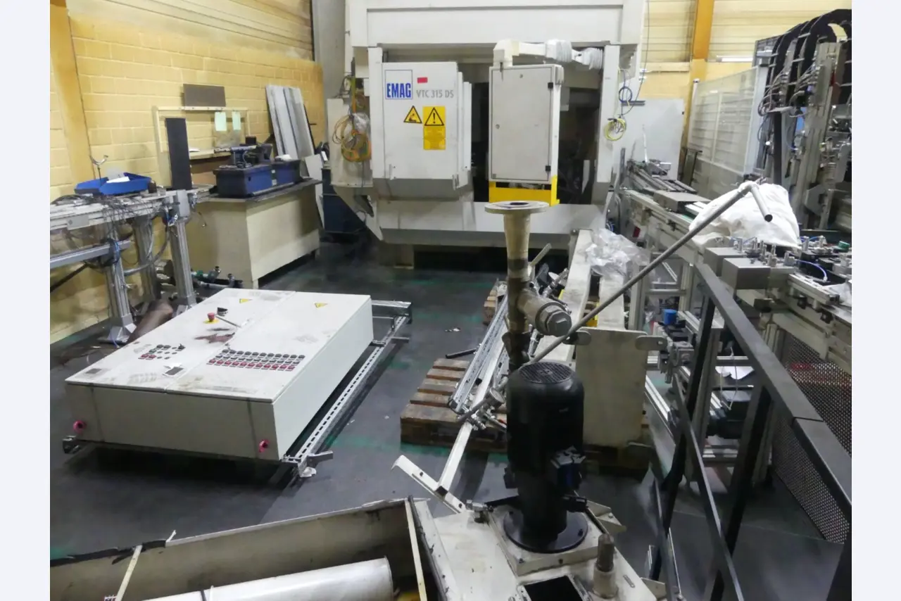 Bearbeitungszentren, metallbearbeitende Maschinen und Produktionslinen aus der Automobilindustrie-2
