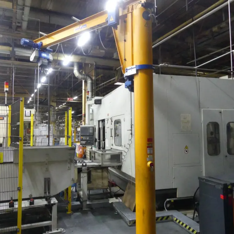 Slewing jib crane with Abus