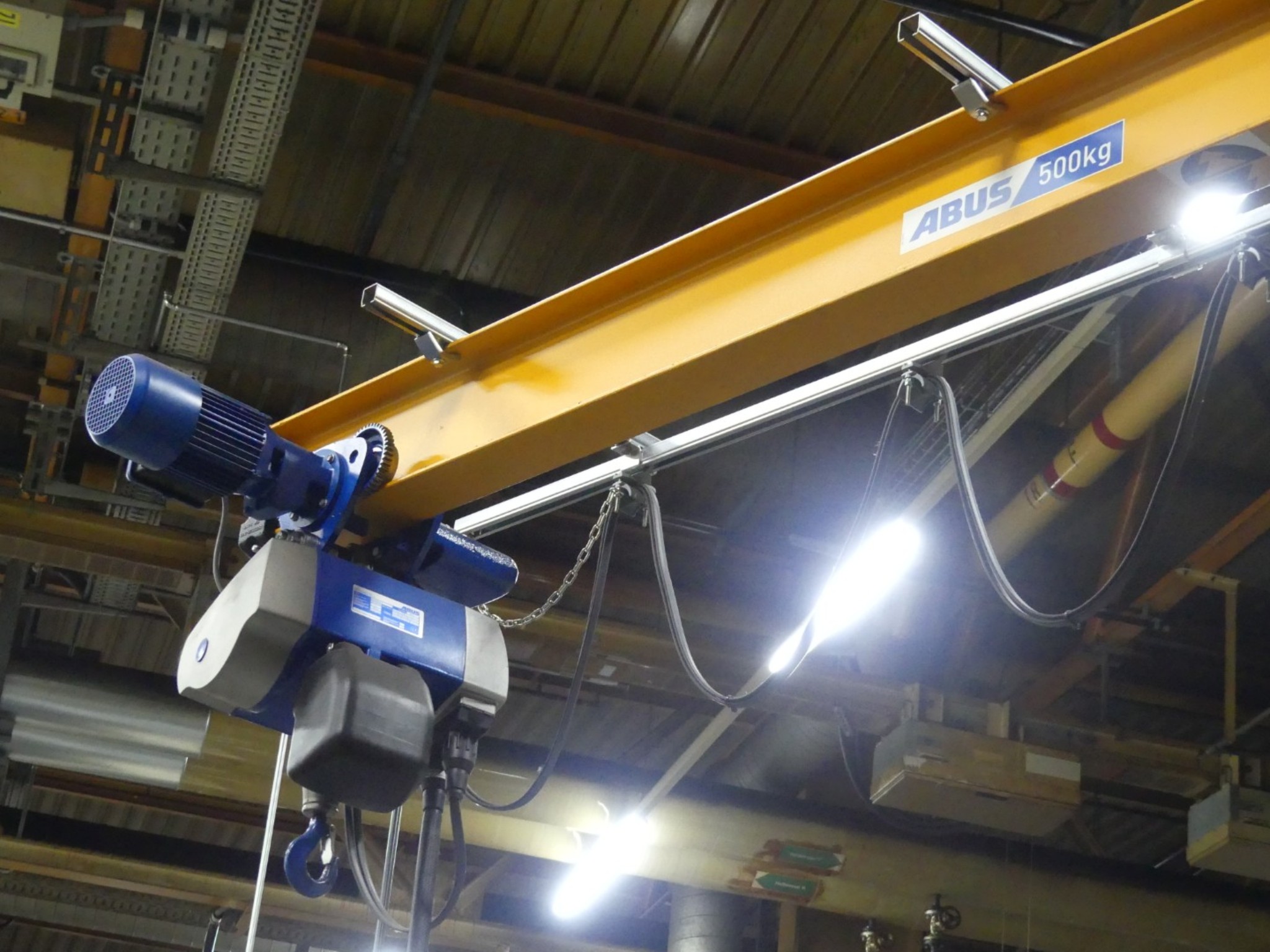 Centra obróbcze, maszyny do obróbki metalu i linie produkcyjne z branży motoryzacyjnej-2