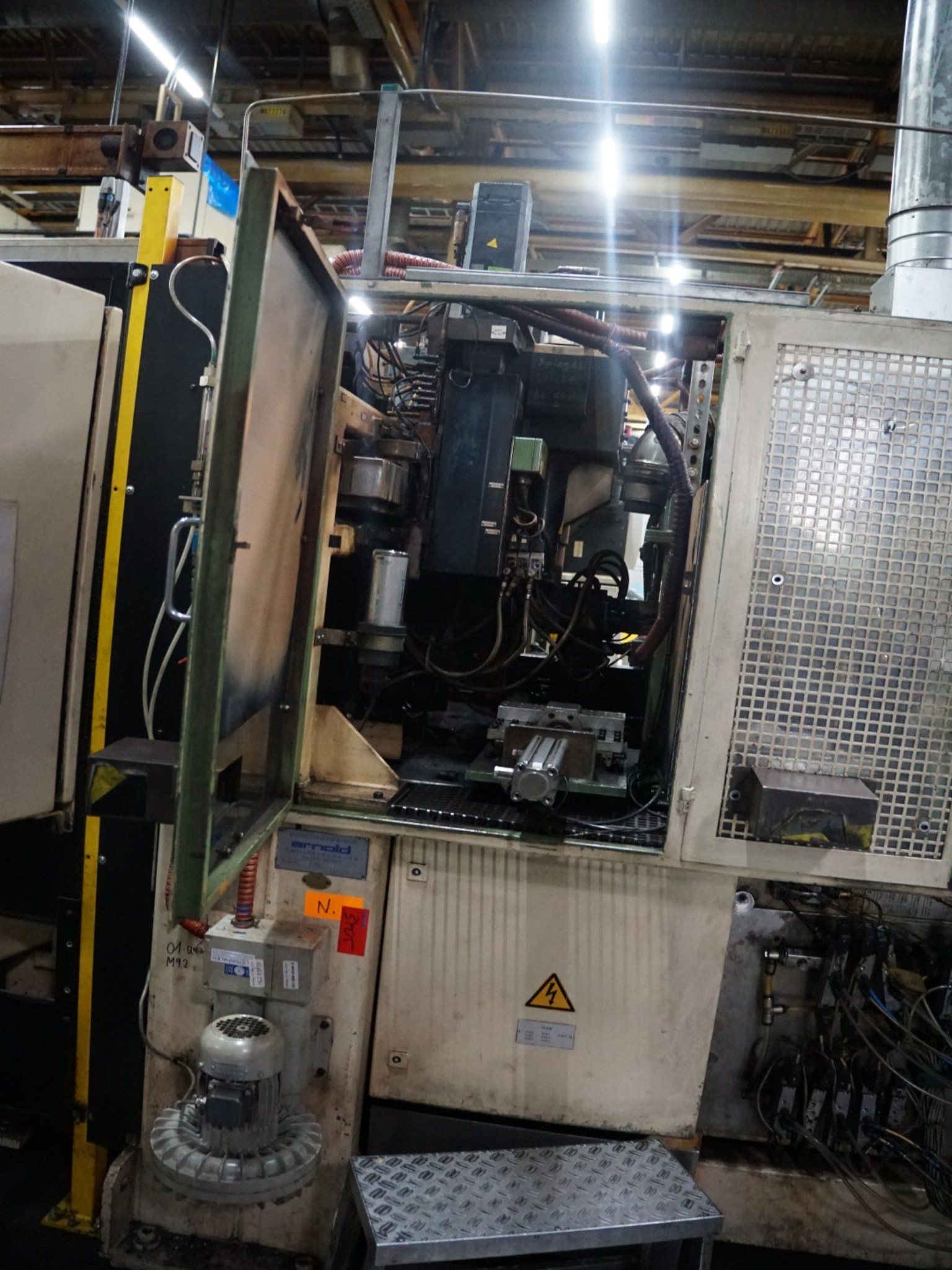 Centra obróbcze, maszyny do obróbki metalu i linie produkcyjne z branży motoryzacyjnej-1