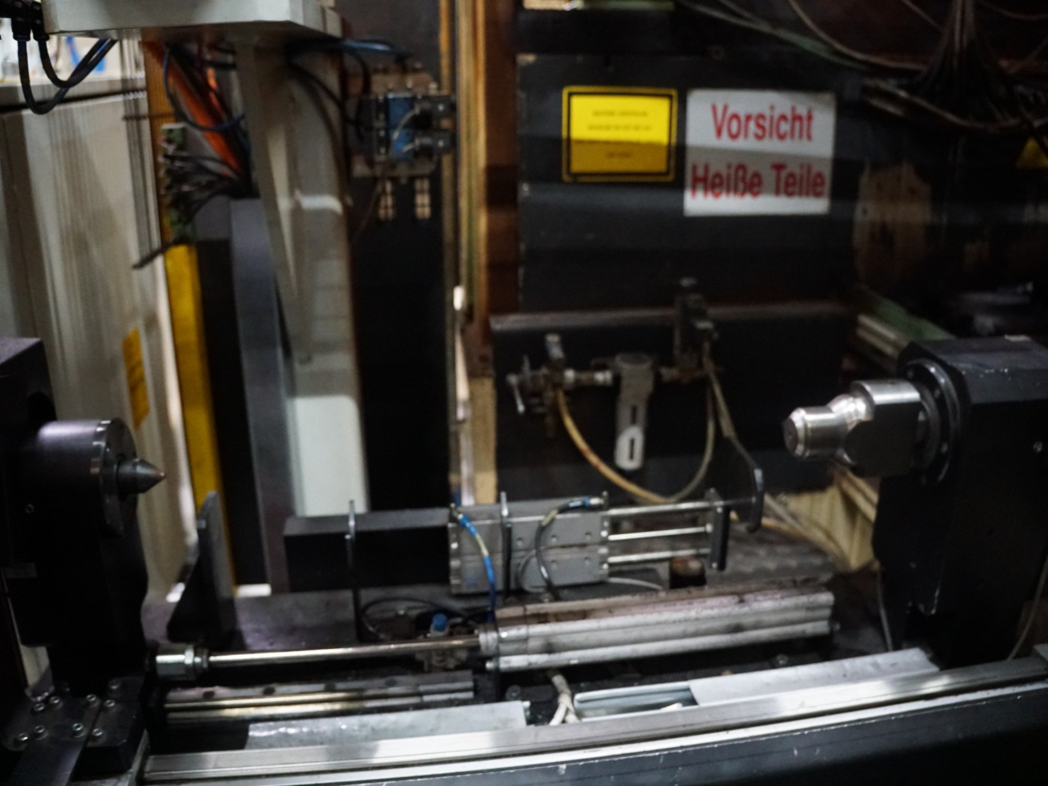 Centra obróbcze, maszyny do obróbki metalu i linie produkcyjne z branży motoryzacyjnej-6