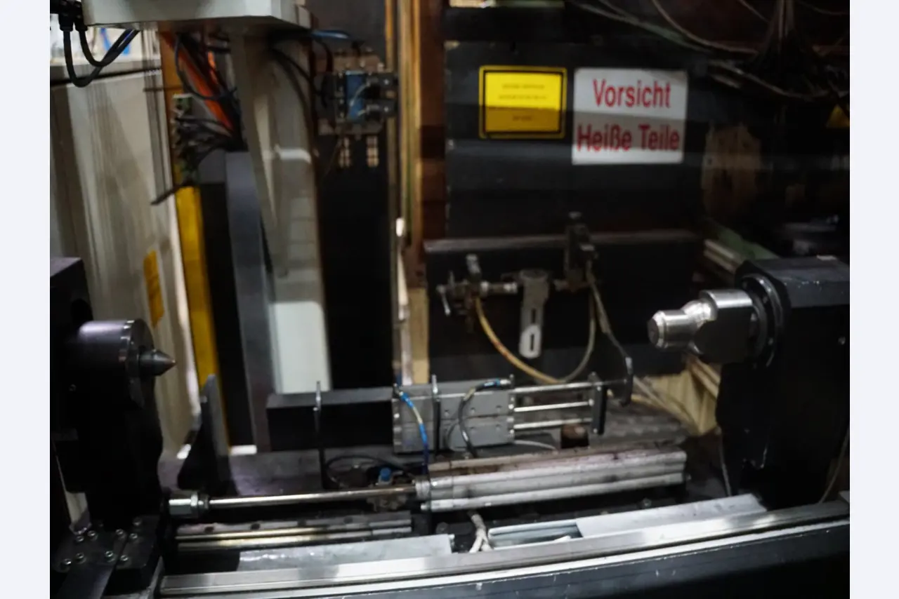 Centra obróbcze, maszyny do obróbki metalu i linie produkcyjne z branży motoryzacyjnej-6