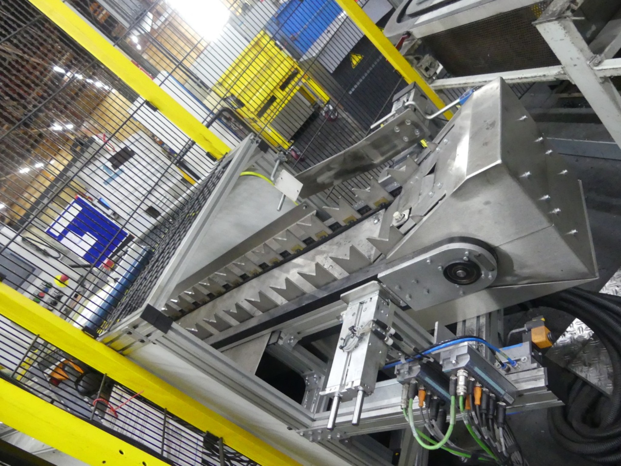 Centra obróbcze, maszyny do obróbki metalu i linie produkcyjne z branży motoryzacyjnej-10