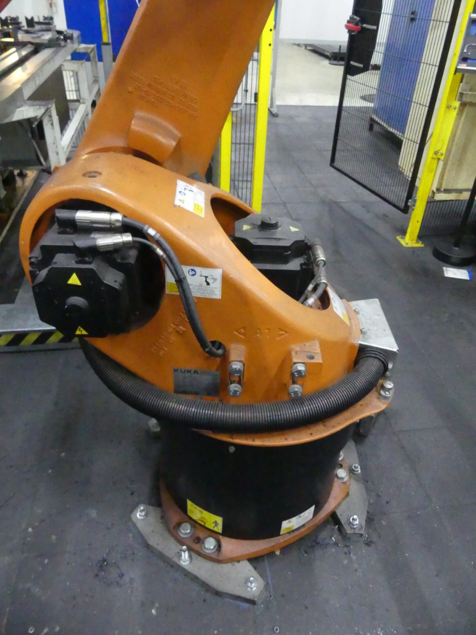 Centra obróbcze, maszyny do obróbki metalu i linie produkcyjne z branży motoryzacyjnej-5