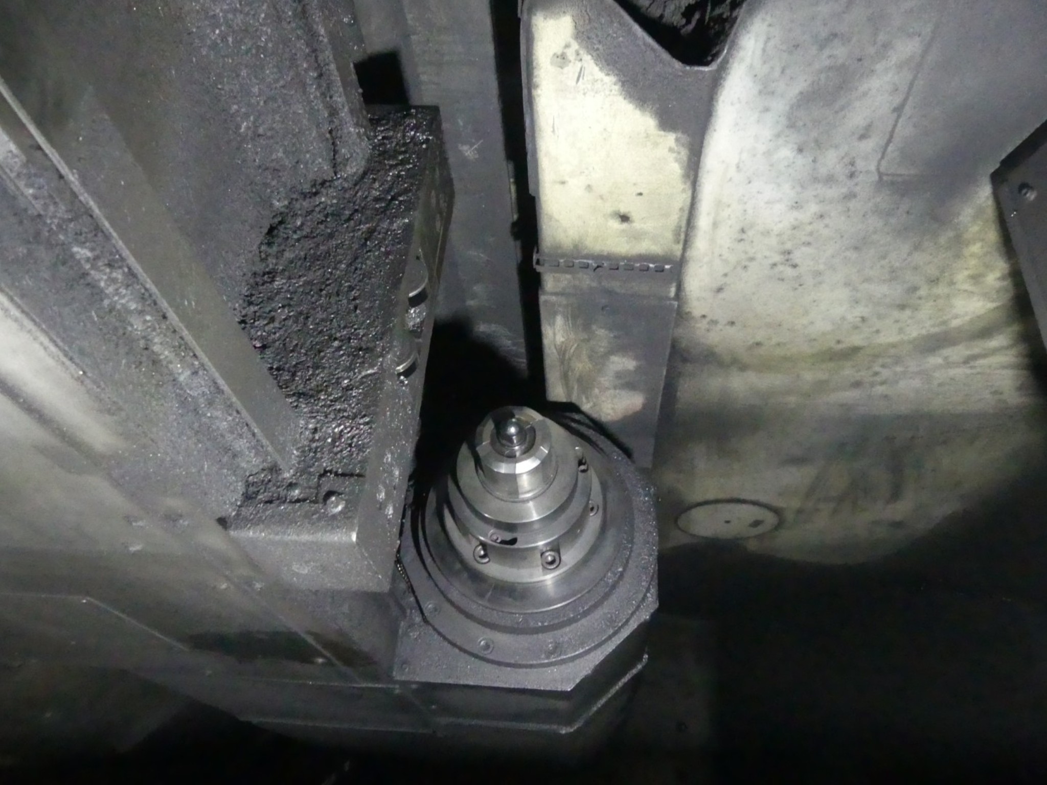 Centra obróbcze, maszyny do obróbki metalu i linie produkcyjne z branży motoryzacyjnej-4
