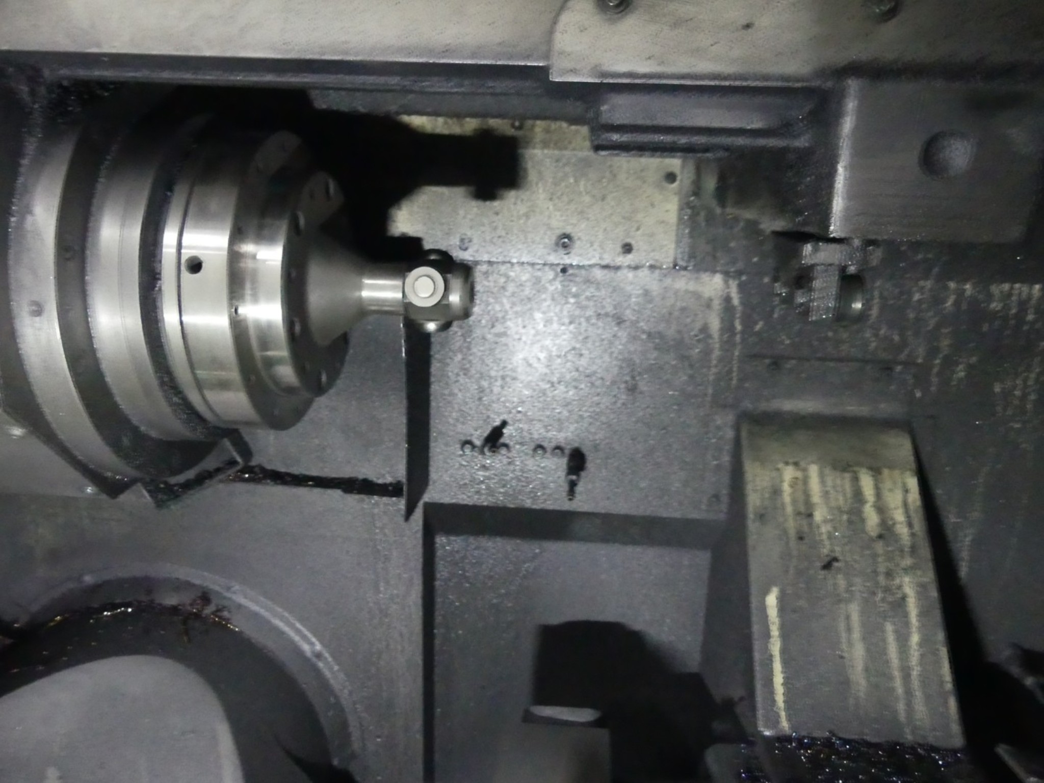 Centra obróbcze, maszyny do obróbki metalu i linie produkcyjne z branży motoryzacyjnej-4