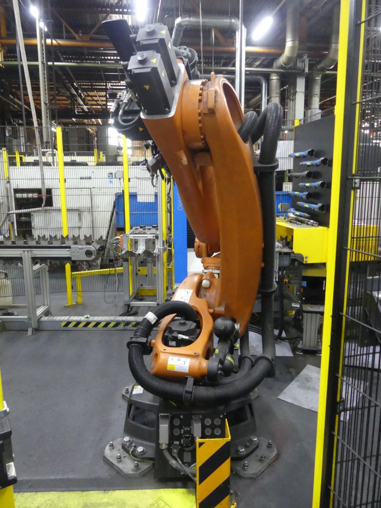 Centra obróbcze, maszyny do obróbki metalu i linie produkcyjne z branży motoryzacyjnej-2