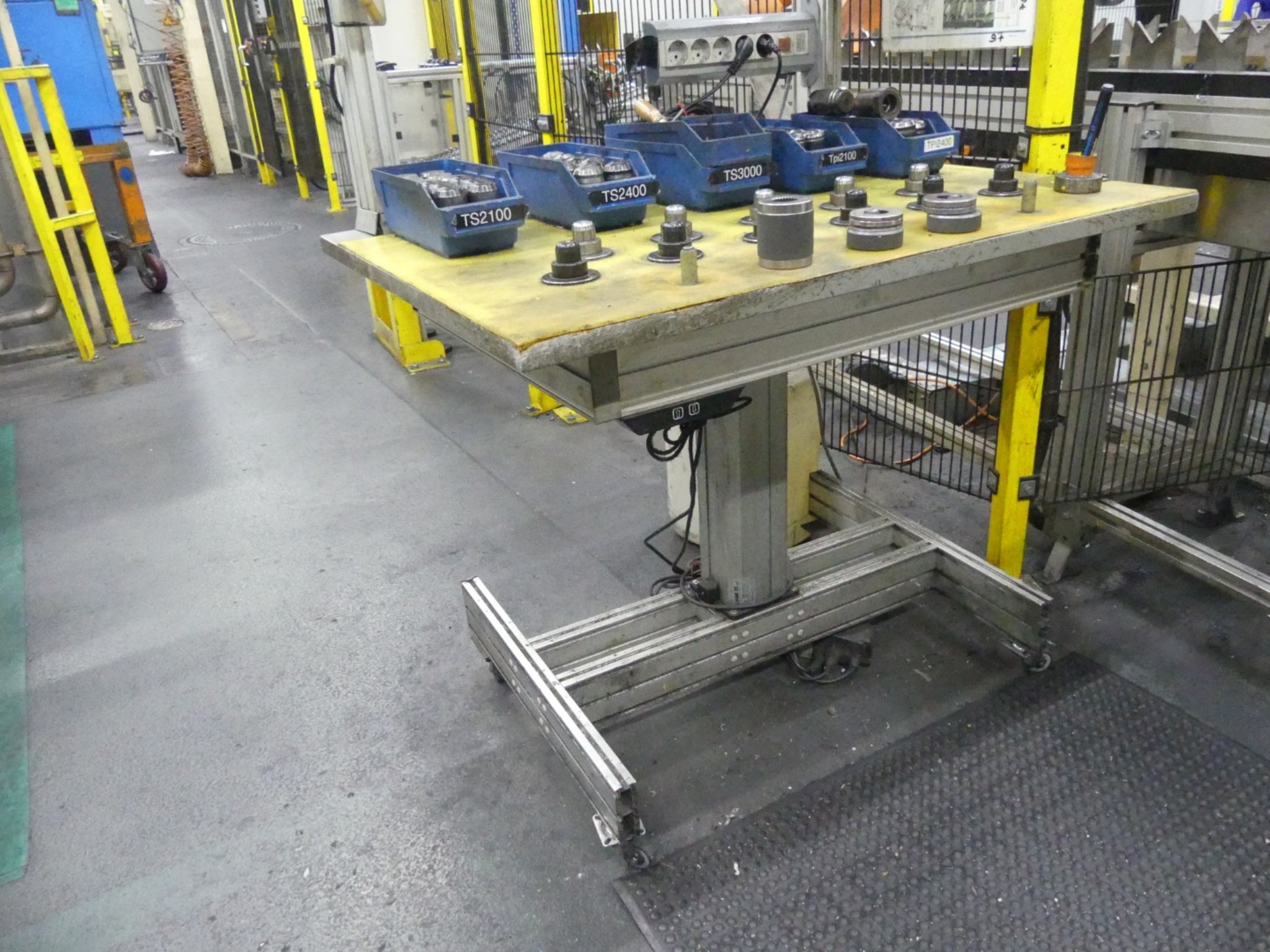 Centra obróbcze, maszyny do obróbki metalu i linie produkcyjne z branży motoryzacyjnej-2