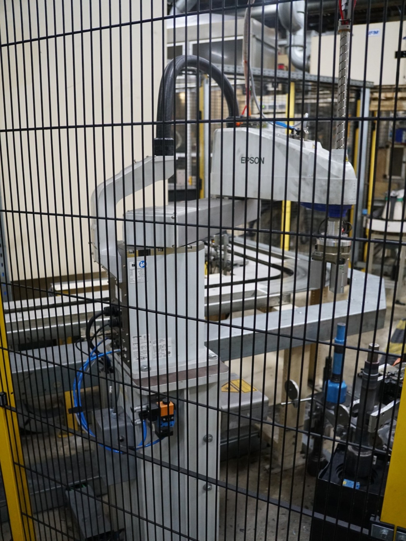 Centra obróbcze, maszyny do obróbki metalu i linie produkcyjne z branży motoryzacyjnej-3