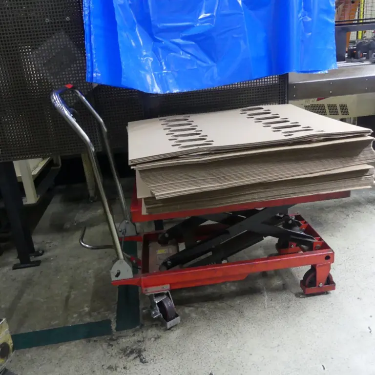 Mobile scissor lift table
