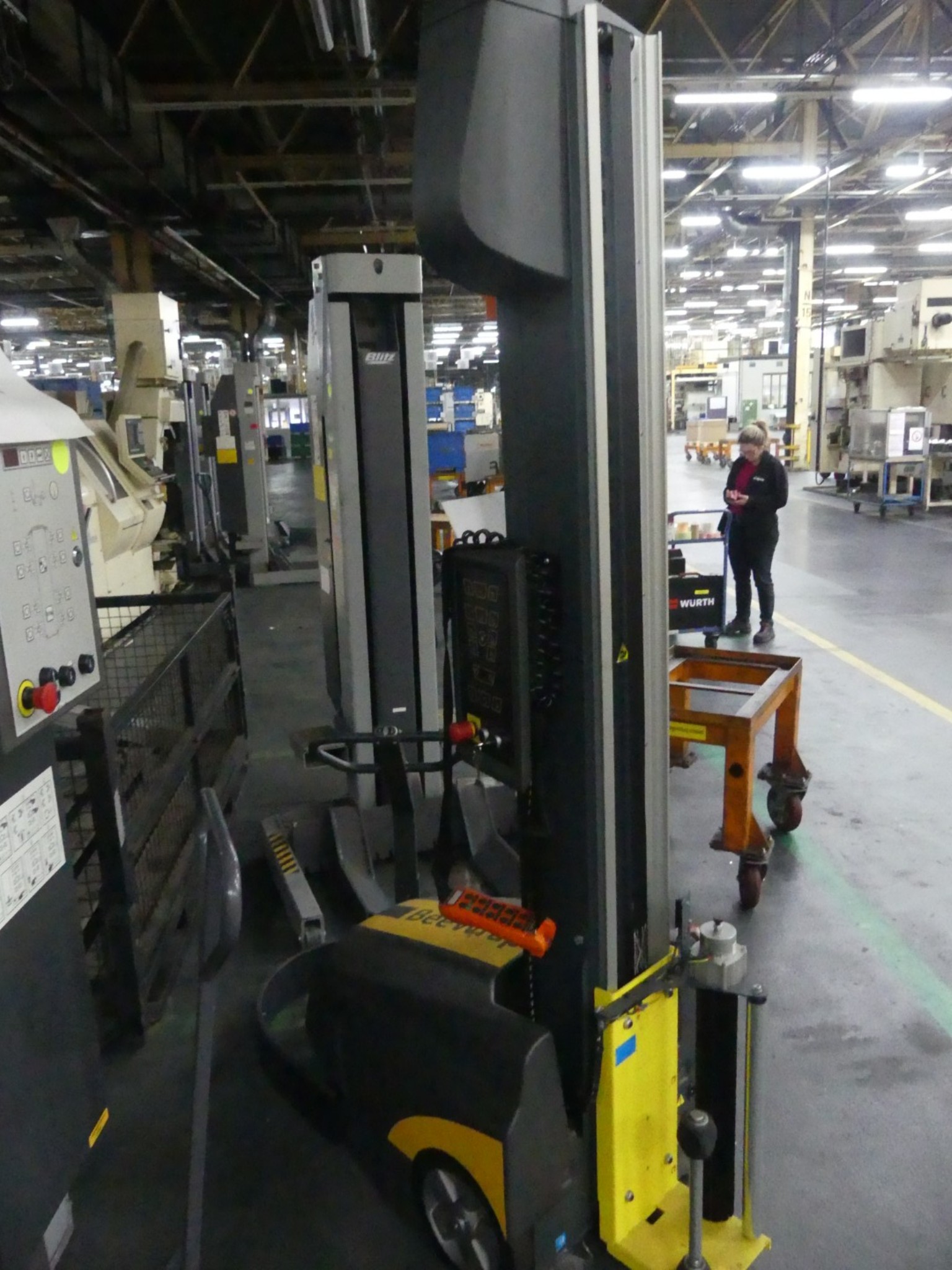 Centra obróbcze, maszyny do obróbki metalu i linie produkcyjne z branży motoryzacyjnej-3